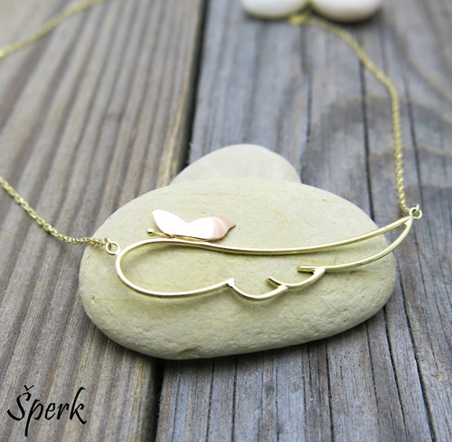 Zlatý náhrdelník – andělské křídlo s motýlkem 1