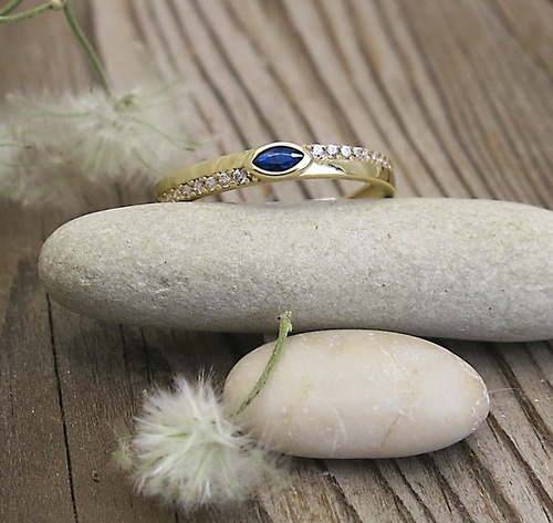 Prsten se spinelem a zirkony ~ žluté zlato Prsten se spinelem a zirkony ~ žluté zlato 1