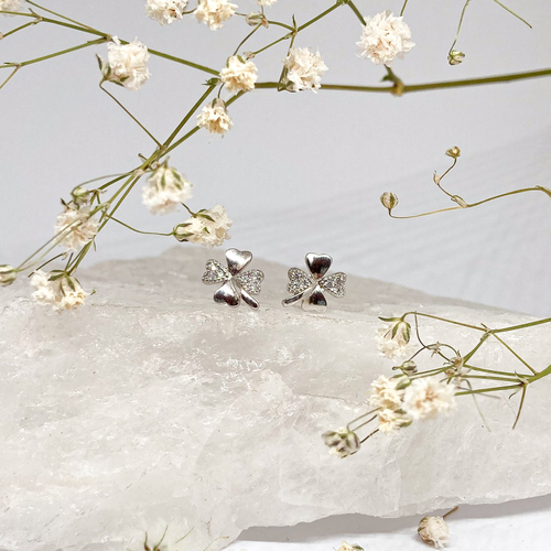 Stříbrné náušnice na šroubek - čtyřlístky se zirkony 1