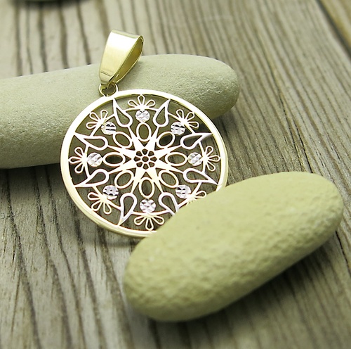 Zlatý přívěsek ~ mandala Zlatý přívěsek ~ mandala 1