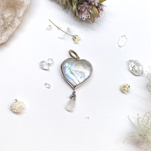 Přívěs ve tvaru srdce s měsíčním kamenem ~ autorský šperk  1