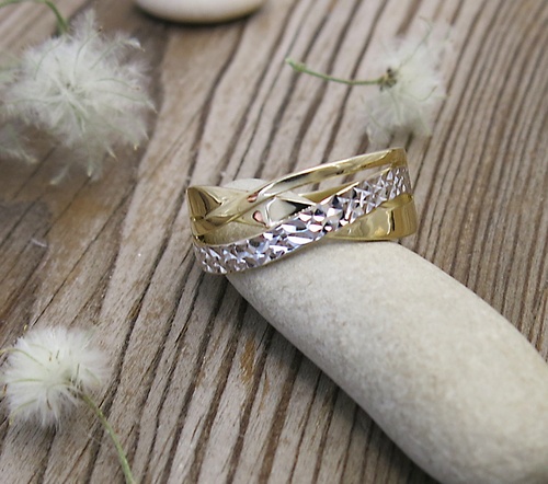 Prsten s jemnou rytinou ~ bílé a žluté zlato Prsten s jemnou rytinou ~ bílé a žluté zlato 1