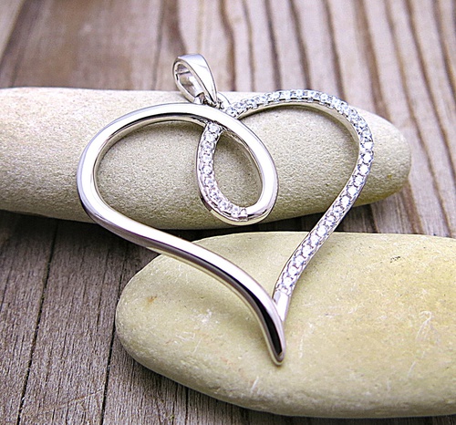 Elegantní velké srdce se zirkony ~ stříbrný přívěsek 1