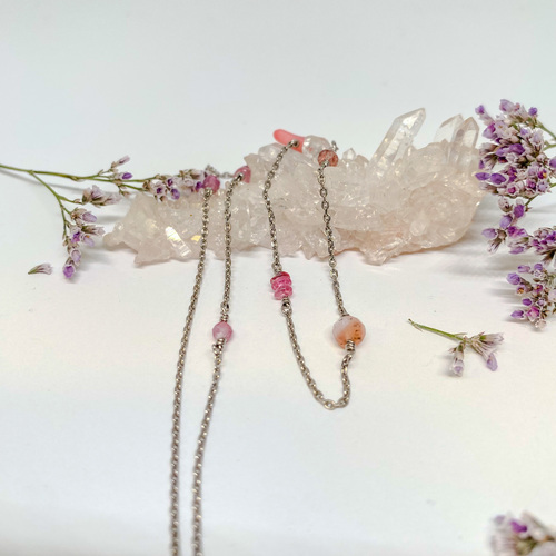 Náhrdelník s růžovými minerály 1