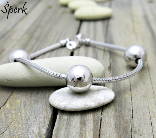 Stříbrný náramek s kuličkami 1