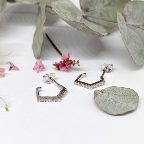 Stříbrné náušnice se zirkony - geometrické polokruhy Stříbrné náušnice se zirkony - geometrické polokruhy 1