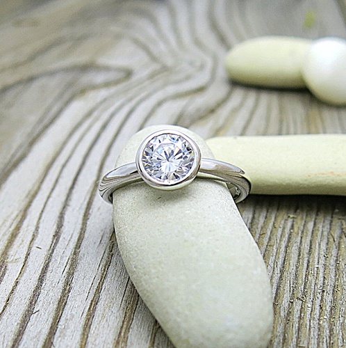 Stříbrný prsten se zirkonem 1