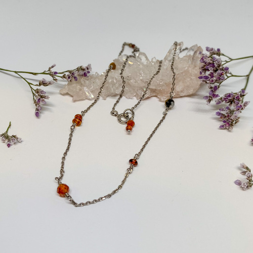 Náhrdelník s oranžově-hnědými minerály 1