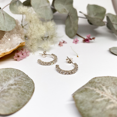 Stříbrné náušnice se zirkony - polokruhy 1