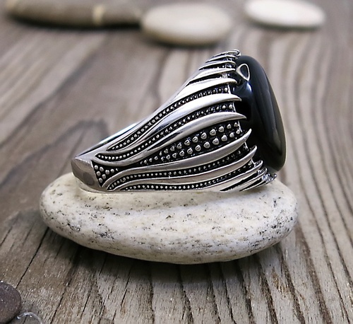 Stříbrný prsten s onyxem Stříbrný prsten s onyxem 1