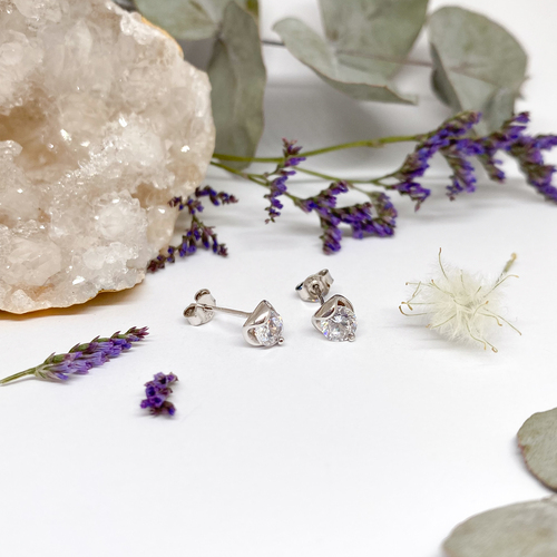 Stříbrné asymetrické náušnice se zirkonem 1