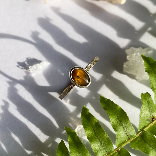 Stříbrný tepaný prsten ~ tygří oko Stříbrný tepaný prsten ~ tygří oko 1