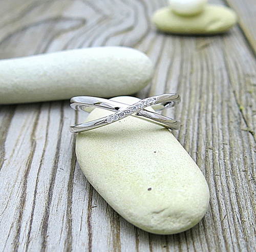 Dvojitý stříbrný prsten se zirkony Dvojitý stříbrný prsten se zirkony 1