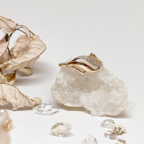 Prsten ze žlutého zlata - vlnka se zirkony Prsten ze žlutého zlata - vlnka se zirkony 1