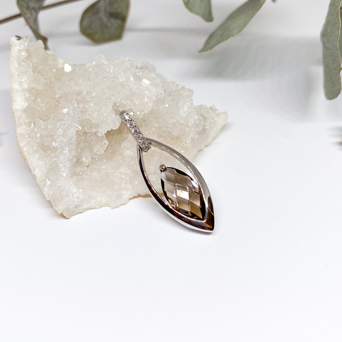 Stříbrný přívěs se Záhnědou a zirkony Stříbrný přívěs se Záhnědou a zirkony 1