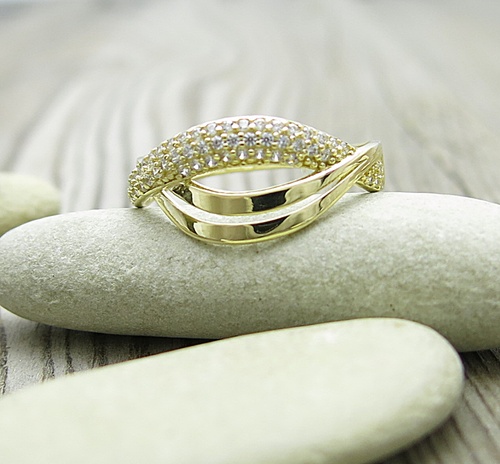 Elegantní zlatý prsten se zirkony Elegantní zlatý prsten se zirkony 1