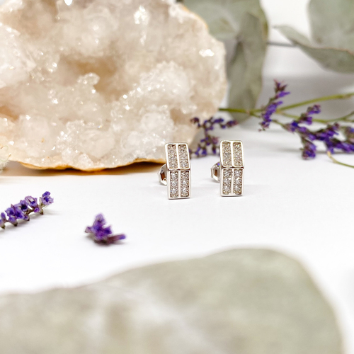 Stříbrné geometrické náušnice se zirkony Stříbrné geometrické náušnice se zirkony 1