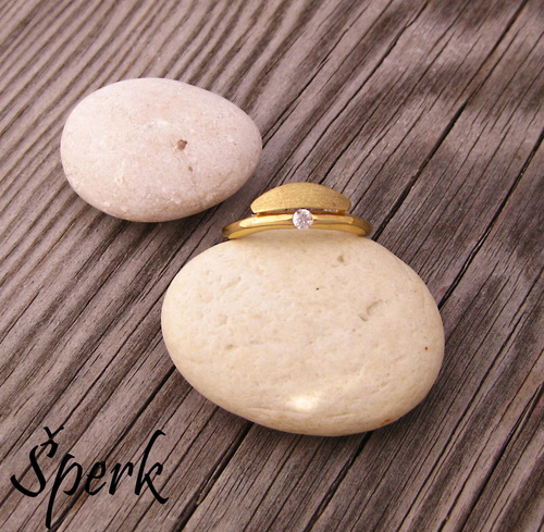 Dámský zlatý prsten se zirkonem – žluté zlato, lesk i mat 1