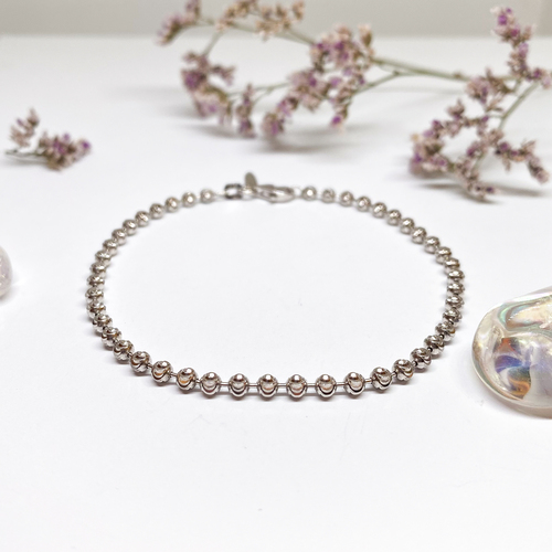 Stříbrný náramek s broušenými kuličkami 1