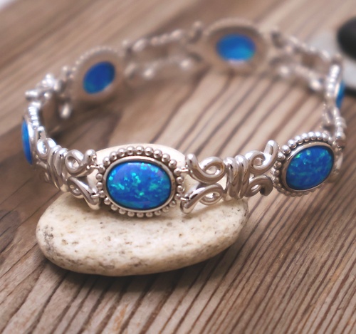 Stříbrný náramek s modrým syntetickým opálem 1