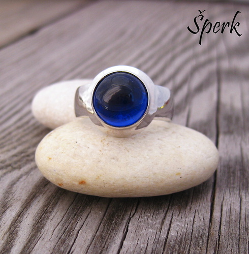 Zlatý prsten – modrý spinel, bílé zlato 1