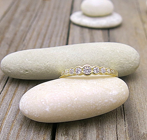 Zlatý prsten s kulatými zirkony – lemovaný zlatem Zlatý prsten s kulatými zirkony – lemovaný zlatem 1