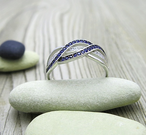 Stříbrný prsten se zirkony a spinelem 1