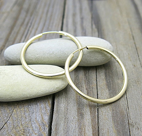 Náušnice ze zlata: hladké, velké, tenké kruhy Náušnice ze zlata: hladké, velké, tenké kruhy 1