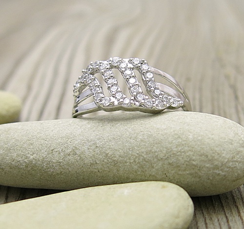 Elegantní prsten se zirkony 1