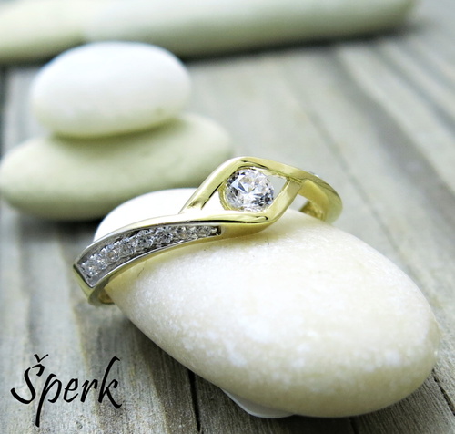 Žluté zlato prsten se zirkony 1