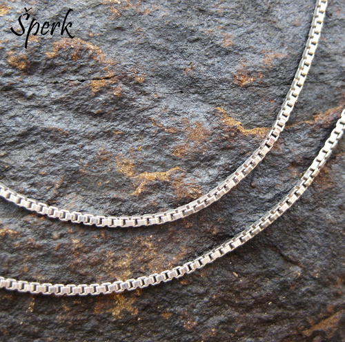 Stříbrný řetízek ..... 1