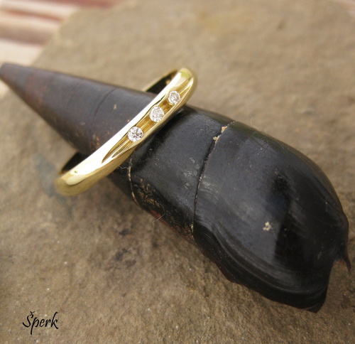 Zlatý prsten s brilianty 1