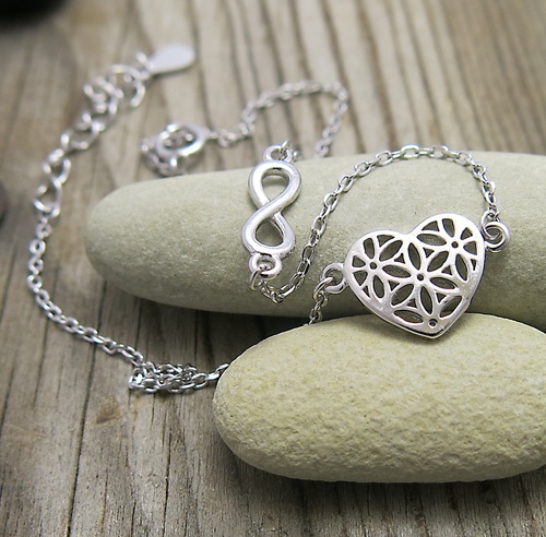 Stříbrný náramek se srdíčkem a nekonečnem Stříbrný náramek se srdíčkem a nekonečnem 1