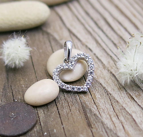 Přívěsek srdíčko se zirkony ~ bílé zlato 1