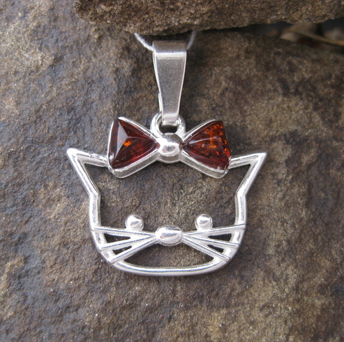 Stříbrný přívěsek – kočka, jantar 1