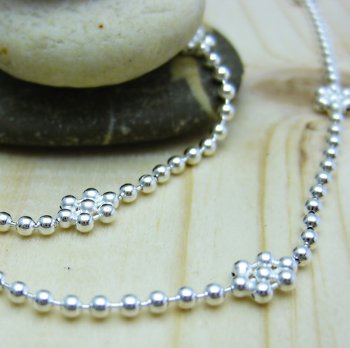 Náramek kuličky a květiny ~ stříbro  1