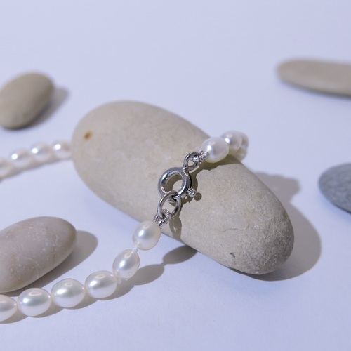 Náramek bílé říční perly Náramek bílé říční perly 1