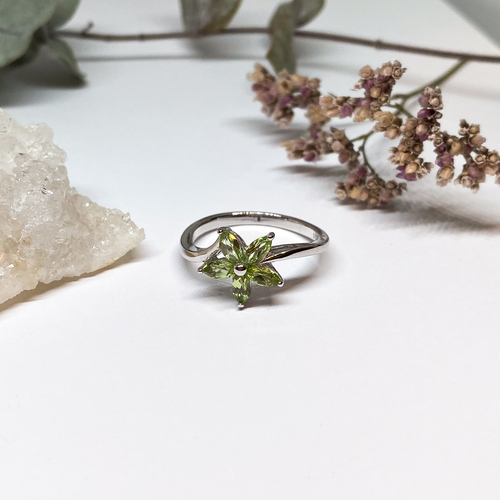 Stříbrný prsten s olivíny 1