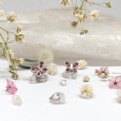 Stříbrné náušnice na šroubek - motýlci s růžovými zirkony Stříbrné náušnice na šroubek - motýlci s růžovými zirkony 1