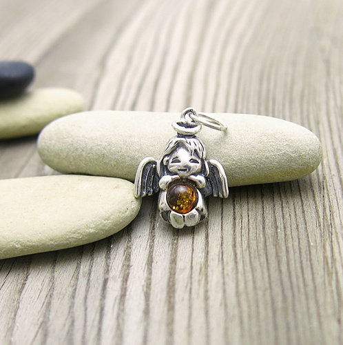 Andílek s jantarem ~ stříbrný přívěsek 1
