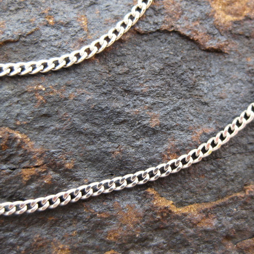 Stříbrný řetízek ..... 1