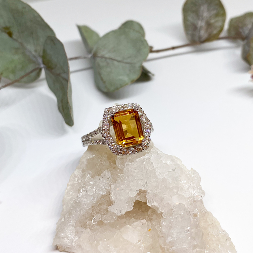 Stříbrný prsten s citrínem a zirkony Stříbrný prsten s citrínem a zirkony 1