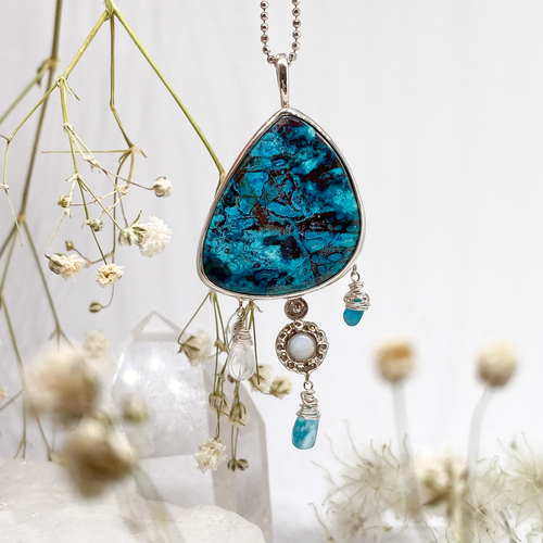 Autorský stříbrný přívěs s Shattuckitem, Chryzokolem a Opálem Autorský stříbrný přívěs s Shattuckitem, Chryzokolem a Opálem 1