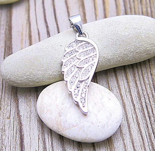 Stříbrný přívěsek se zirkony ~ andělské křídlo 1