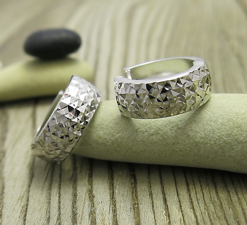 Náušnice ~ bílé zlato, ryté kruhy 1