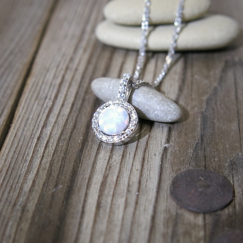 Stříbrný přívěs se zirkony a syntetickým opálem Stříbrný přívěs se zirkony a syntetickým opálem 1