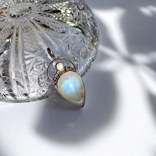 Měsíční kámen s Perletí ~ stříbrný vílí přívěsek Měsíční kámen s Perletí ~ stříbrný vílí přívěsek 1