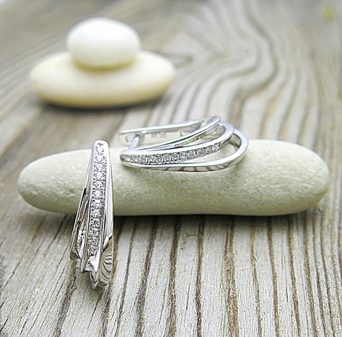 Oválné stříbrné náušnice se zirkony 1