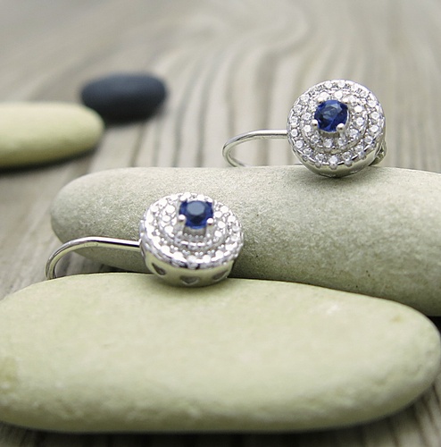 Elegantní stříbrné náušnice se spinelem a zirkony Elegantní stříbrné náušnice se spinelem a zirkony 1