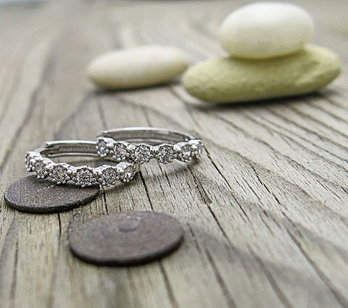 Náušnice kroužky z bílého zlata ~ zdobené zirkony 1